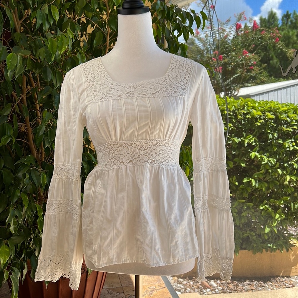 Michael Kors, white cotton bell sleeve top. Beautiful lace! Size 4.